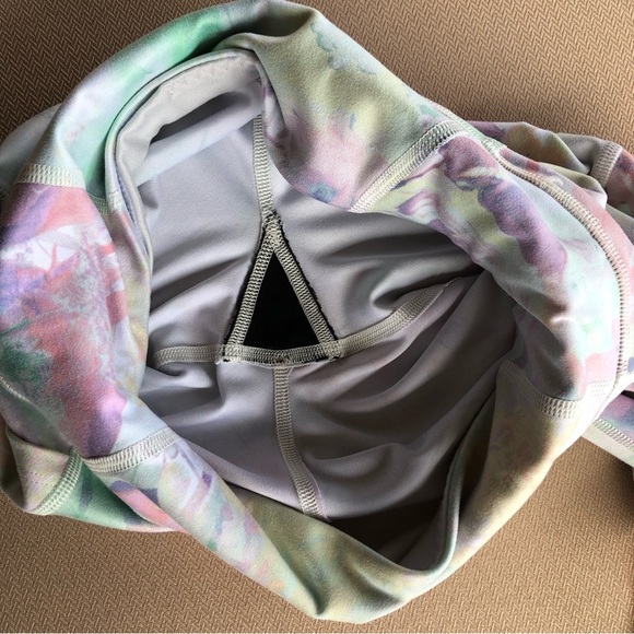 Victoria's Secret Flow On Point Pockets Legging in Pastel Rainbow Leaves Sz 4 - Picture 13 of 16